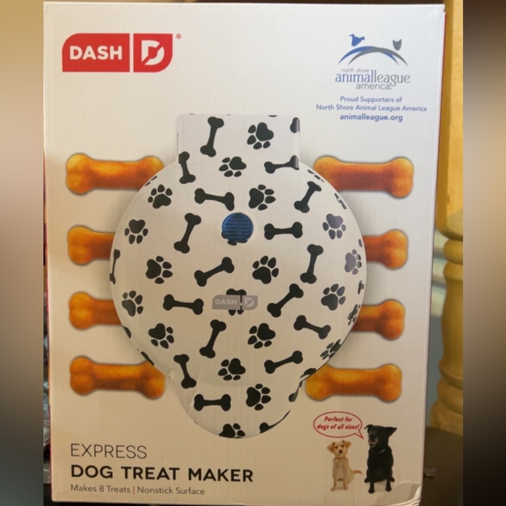 NWT DASH Dog Treat Maker